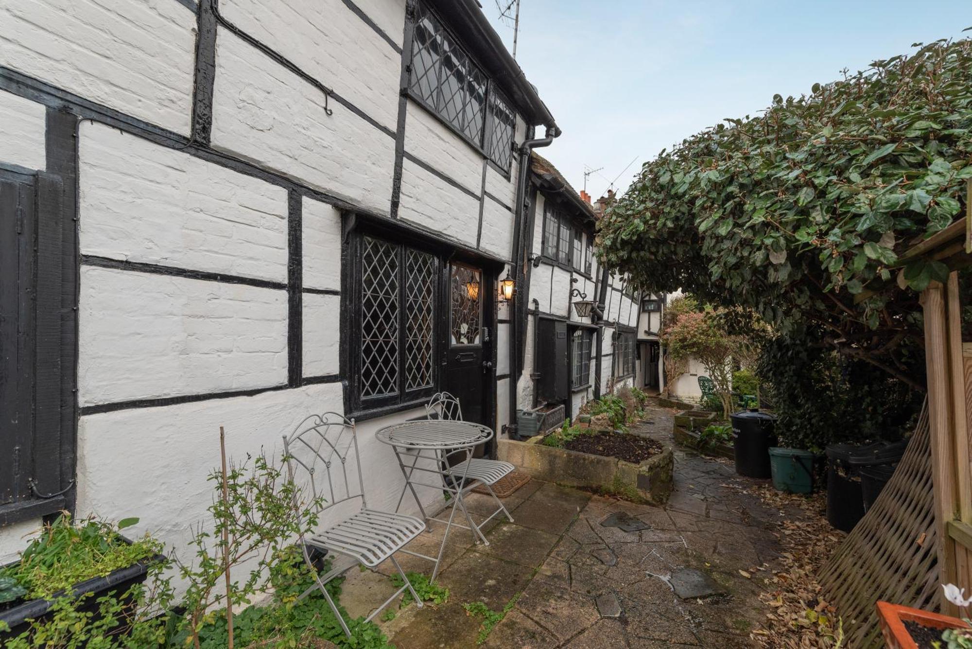 15Th Century Tiny Character Cottage-Henley Centre Экстерьер фото